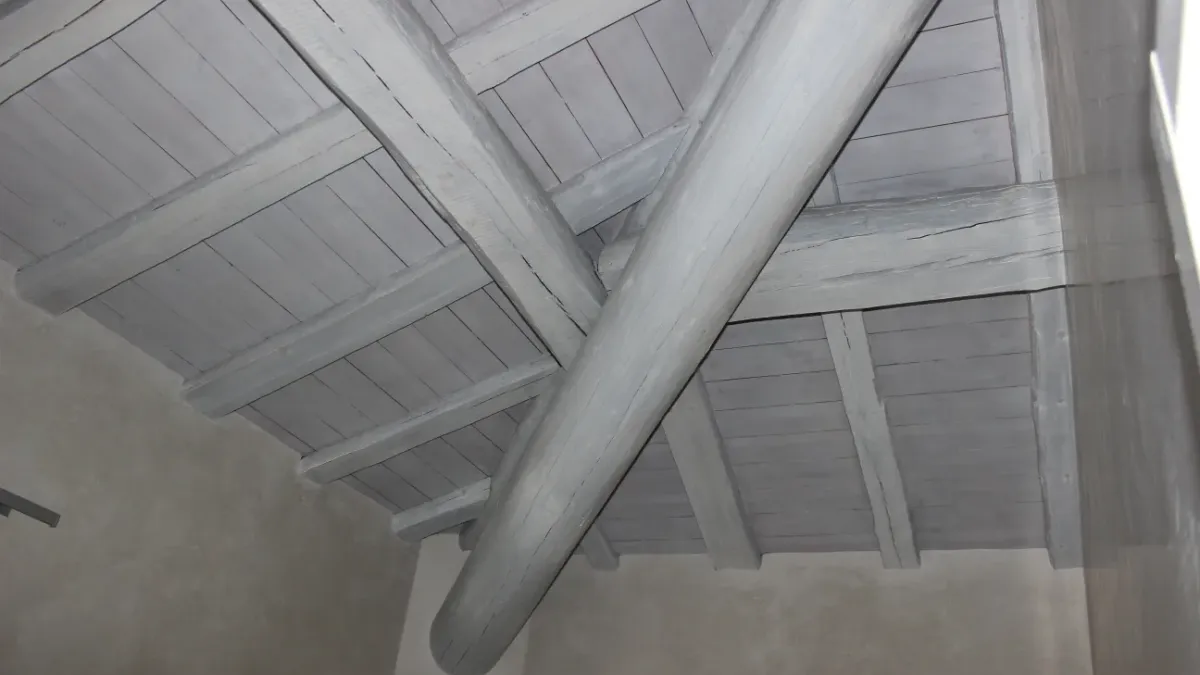 Sbiancatura soffitto in legno in Valpolicella - Le Tonalità