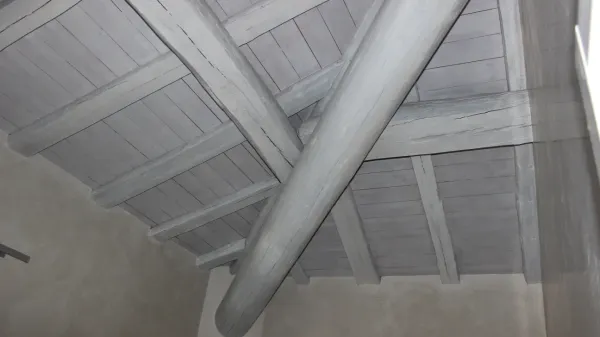 Sbiancatura soffitto in legno in Valpolicella - Le Tonalità